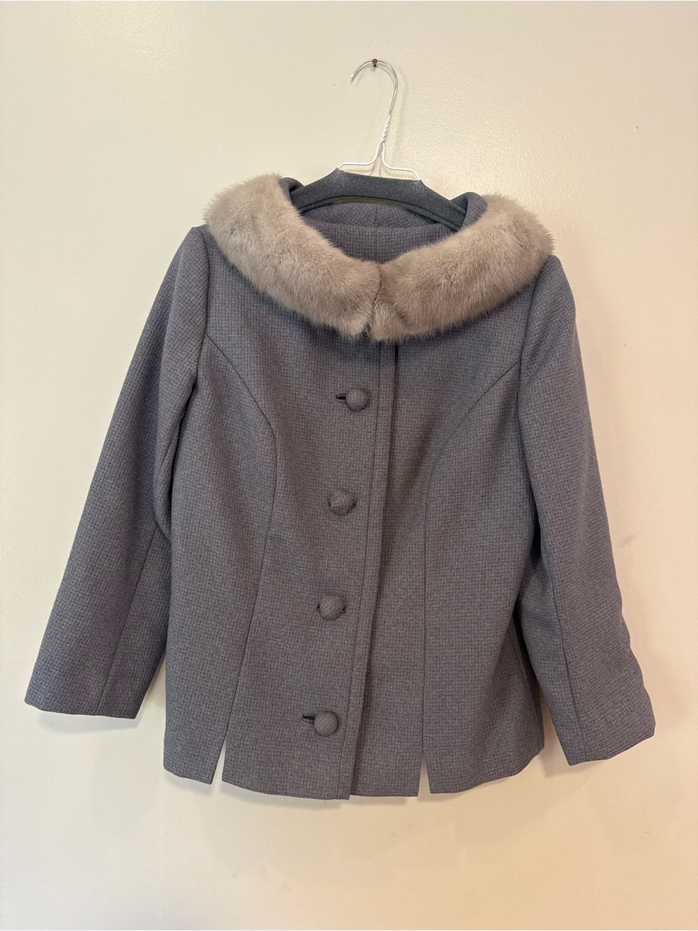 Vintage Women’s Gray Short Lined Button Jacket w/Real Fur Collar- XS or 0-2